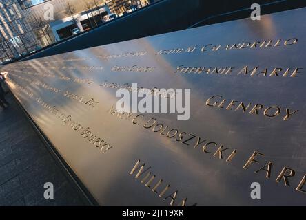 VILLE DE NEW YORK - 20 mars 2017 : Mémorial du World Trade Center Ground Zero. Empreinte en cascade de WTC. Le mémorial a été consacré à l'anniversaire de 10th Banque D'Images