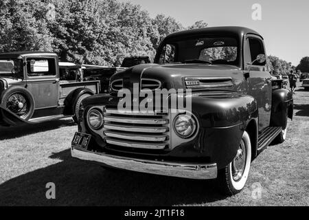 1948 camionnette Ford F-1 V8 « XBV 116 » exposée au American Auto Club Rally of the Giants, qui s'est tenu au Palais de Blenheim le 10th juillet 2022 Banque D'Images