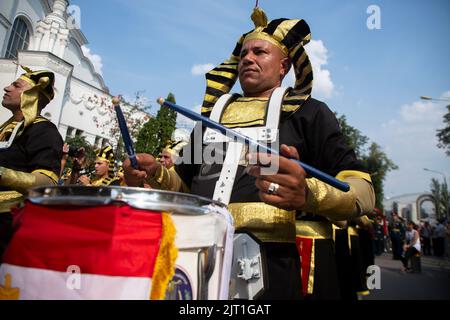 Moscou, Russie. 27th août 2022. Le groupe symphonique militaire égyptien participe au défilé du Festival international de musique militaire de la Tour Spasskaya 2022 au centre d'exposition VDNKh de Moscou, en Russie. Nikolay Vinokurov/Alay Live News Banque D'Images