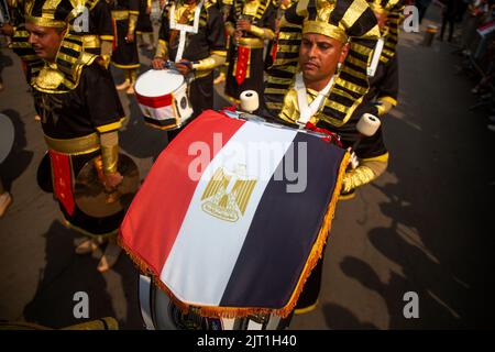 Moscou, Russie. 27th août 2022. Le groupe symphonique militaire égyptien participe au défilé du Festival international de musique militaire de la Tour Spasskaya 2022 au centre d'exposition VDNKh de Moscou, en Russie Banque D'Images