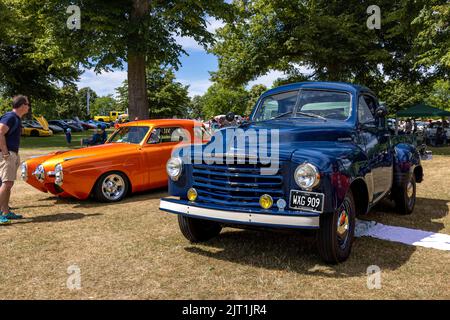 Studebaker Commander et pick-up série 2R exposés au American Auto Club Rally of the Giants, qui s'est tenu au Palais de Blenheim le 10th juillet 2022 Banque D'Images