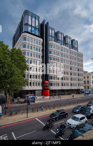 L'hôtel Standard - Kings Cross Londres Euston Road, a ouvert en 2019. Shawn design structurel Hausman, ORM, architectes d'intérieur Archer Humphryes. Banque D'Images