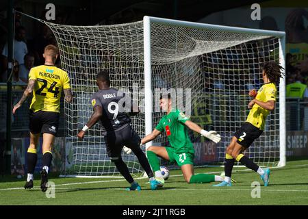 Harrogate, Royaume-Uni. 27th août 2022. Omar Bogle, du comté de Newport (9), marque le but de ses équipes en 1st. EFL Skybet football League Two Match, Harrogate Town et Newport County au stade Envirovent de Harrogate, dans le North Yorkshire, le samedi 27th août 2022. Cette image ne peut être utilisée qu'à des fins éditoriales. Utilisation éditoriale uniquement, licence requise pour une utilisation commerciale. Pas d'utilisation dans les Paris, les jeux ou un seul club/ligue/joueur publications.pic par crédit: Andrew Orchard sports photographie/Alamy Live News Banque D'Images
