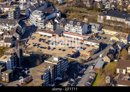 Vue aérienne, parking, supermarché Kaufland, ville d'Olpe, Olpe, pays aigre, Rhénanie-du-Nord-Westphalie, Allemagne, DE, marchés commerciaux, centre commercial, UE Banque D'Images