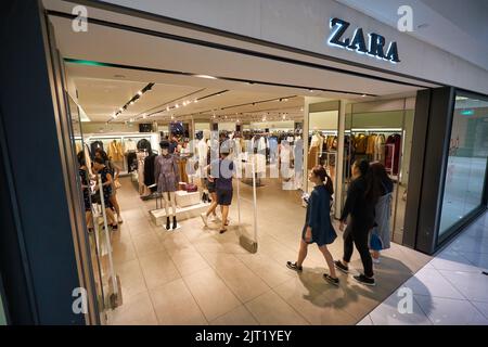 SINGAPOUR - 19 JANVIER 2020 : entrée au magasin Zara à Ngee Ann City à Singapour. Banque D'Images