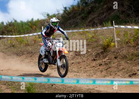 Pleyber-Christ, France - août 26 2022 : Biker participant au Trophée Gibeau organisé pendant l'Armoricaine TT, un événement sportif avec acc. Libre Banque D'Images