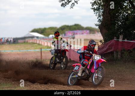 Pleyber-Christ, France - août 26 2022 : des motards se disputant le Trophée Gibeau organisé pendant l'Armoricaine TT, un événement sportif avec accès libre Banque D'Images