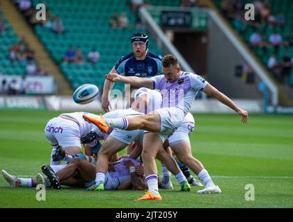 NORTHAMPTON, ANGLETERRE - 27 août : 2022 Tom James vu en action pendant le match entre Northampton Saints et Bedford Blues aux jardins de Franklin sur 27 août 2022 à Northampton, Angleterre. Credit: PATRICK ANTHONISZ/Alamy Live News Banque D'Images