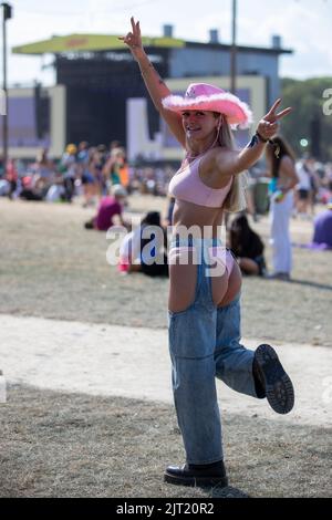 Leeds, Royaume-Uni. Samedi 27 août 2022. Scène de la foule pendant le Leeds Festival 2022.,© Jason Richardson / Alamy Live News Banque D'Images