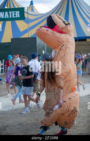 Leeds, Royaume-Uni. Samedi 27 août 2022. Scène de la foule pendant le Leeds Festival 2022.,© Jason Richardson / Alamy Live News Banque D'Images