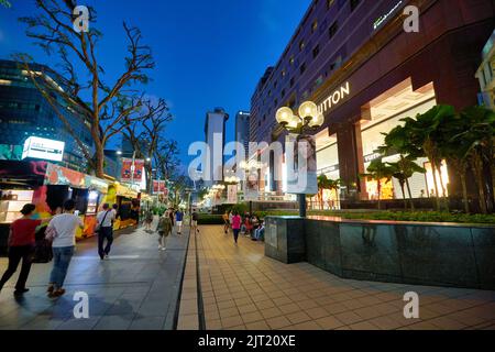 SINGAPOUR - VERS JANVIER 2020 : vue sur la rue de Singapour. Banque D'Images