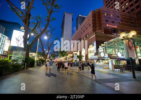 SINGAPOUR - VERS JANVIER 2020 : vue sur la rue de Singapour. Banque D'Images
