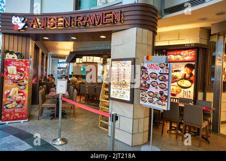 SINGAPOUR - VERS JANVIER 2020 : entrée à Ajisen Ramen, rue Malay. Ajisen Ramen est une chaîne japonaise de restaurants rapides vendant le Japane Banque D'Images