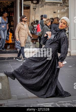 Drag Queens, Edinburgh Festival Fringe Performers spectacles publicitaires sur le Royal Mile, Édimbourg, Écosse © Clarissa Debenham / Alamy Banque D'Images