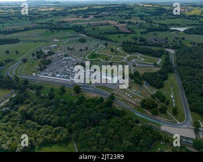 Photos aériennes d'Oulton Park Raceay Cheshire pendant les États-Unis Autoshow Auto Show Drone Birds Eye View de l'Air Nascar Banque D'Images