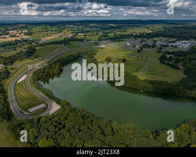 Photos aériennes d'Oulton Park Raceay Cheshire pendant les États-Unis Autoshow Auto Show Drone Birds Eye View de l'Air Nascar Banque D'Images