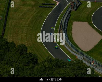 Photos aériennes d'Oulton Park Raceay Cheshire pendant les États-Unis Autoshow Auto Show Drone Birds Eye View de l'Air Nascar Banque D'Images