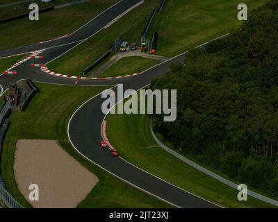 Photos aériennes d'Oulton Park Raceay Cheshire pendant les États-Unis Autoshow Auto Show Drone Birds Eye View de l'Air Nascar Banque D'Images