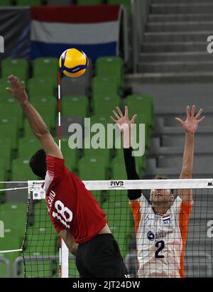 LJUBLJANA, SLOVÉNIE - AOÛT 27 : Wessel Keernink des pays-Bas et Ahmed Shafik de l'Egypte en action pendant le Championnat du monde masculin de volleyball de la FIVB - Pool F - phase préliminaire de match entre les pays-Bas et l'Egypte à l'Arena Stozice sur 27 août 2022 à Ljubljana, Slovénie (photo par Zigas Zivulovic Jr./BSR Agency) Banque D'Images