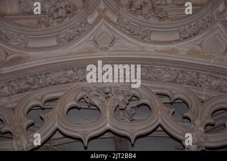 Écran autel en dentelle, Monastère royal de Brou, Brou, Bourg-en-Bresse, Rhône-Alpes, France. Arches gothiques. Église construite pour les tombeaux de Margaret d'Aus Banque D'Images