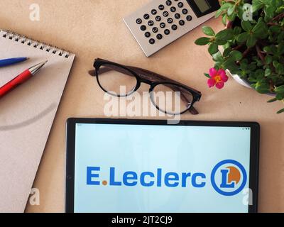 Allemagne. 27th août 2022. Dans cette illustration, un logo E.Leclerc apparaît sur une tablette. (Credit image: © Igor Golovniov/SOPA Images via ZUMA Press Wire) Banque D'Images