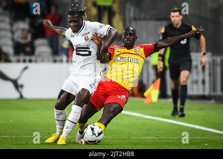 Objectif, France, France. 27th août 2022. Jeremy DOKU de Rennes et Deiver MACHADO de Lens lors du match de la Ligue 1 entre RC Lens et Stade Rennais (Rennes) au stade Bolaert-Delelis sur 27 août 2022 à Lens, France. (Image de crédit : © Matthieu Mirville/ZUMA Press Wire) Banque D'Images