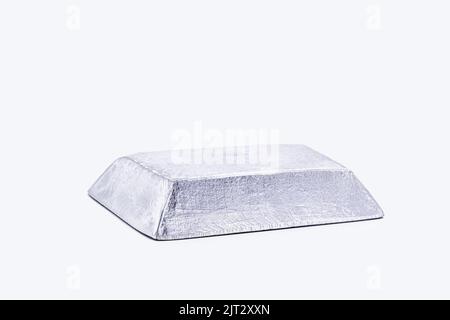 le palladium et le lingot, un métal de transition utilisé dans la production d'équipements aérospatiaux, ont isolé le fond blanc Banque D'Images