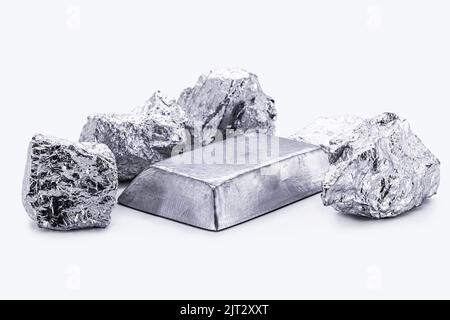 le palladium et le lingot, un métal de transition utilisé dans la production d'équipements aérospatiaux, ont isolé le fond blanc Banque D'Images