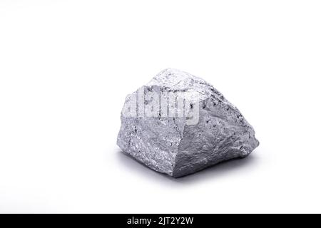 la pierre de palladium, un métal de transition utilisé dans la production d'équipements aérospatiaux, a isolé le fond blanc Banque D'Images