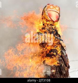 Orel, Russie - 26 février 2017 : Fête de la Maslenitsa. Burning Maslenitsa Lady Closeup Banque D'Images