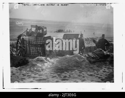 Tripoli - l'artillerie outpost in desert Banque D'Images