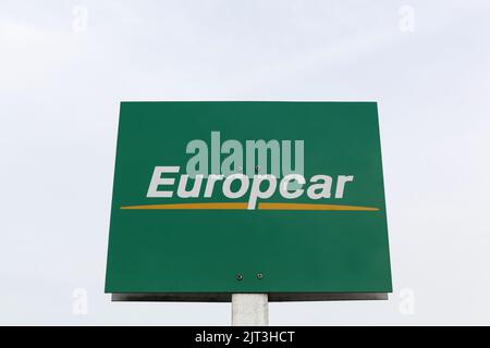 Tirstrup, Danemark - 15 octobre 2015 : logo Europcar sur un panneau. Europcar est une société française de location de voitures fondée en 1949 à Paris Banque D'Images