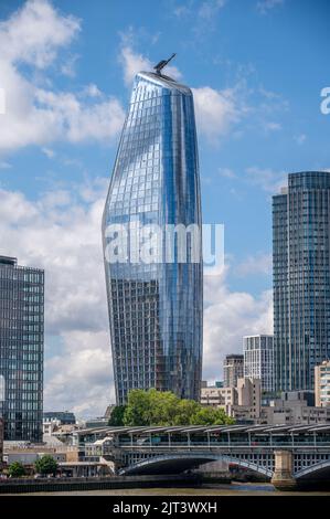 Londres, Royaume-Uni - 25 août 2022: One Blackfriars, une histoire à usage mixte de 50, au coeur de Londres. Banque D'Images