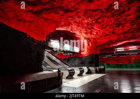 Un intérieur de la station de métro Radhuset (Tunnelbana) avec un escalier mécanique à Stockholm, en Suède Banque D'Images