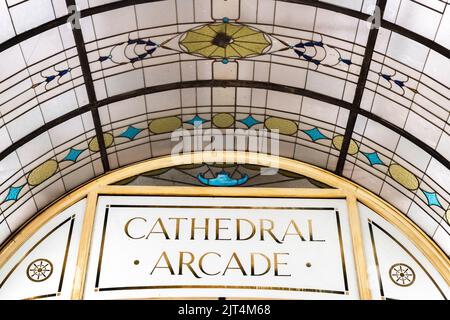 À l'intérieur de l'arcade de la cathédrale de Melbourne, une arcade commerçante historique datant de 1925. Banque D'Images