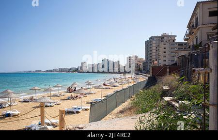 Varosha, Chypre - 23 août 2022 - Hôtels abandonnés et bâtiments sur la plage la ville fantôme de Varosha, Famagousta, Chypre Banque D'Images