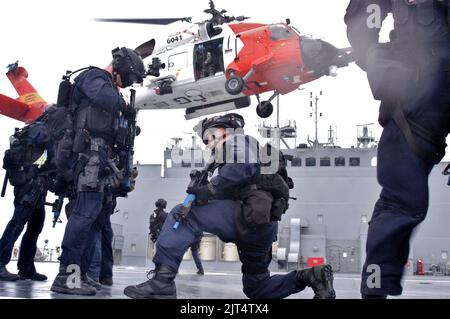 Équipe de sécurité maritime de la Garde côtière américaine USNS Sisler 2006. Banque D'Images