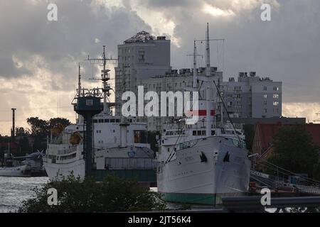 Kaliningrad, Russie. 15th juillet 2022. Les navires sont anleurs dans l'enclave russe de Kaliningrad, la ville autrefois connue sous le nom de Königsberg. Crédit : Ulf Mauder/dpa/Alay Live News Banque D'Images
