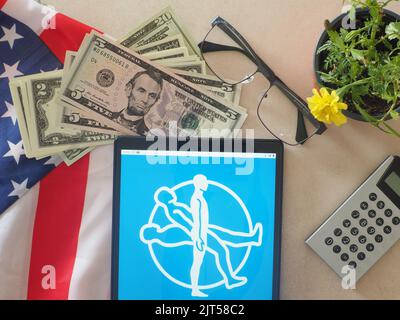 Dans cette illustration, le logo Medtronic plc est affiché sur une tablette Banque D'Images