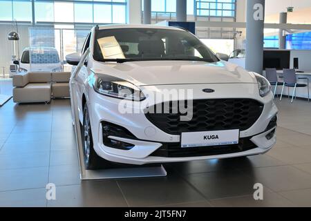 Gdansk, Pologne - 27 août 2022: Nouveau modèle de Ford Kuga présenté dans la salle d'exposition automobile de Gdansk Banque D'Images