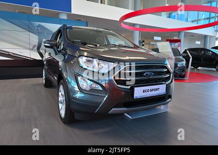 Gdansk, Pologne - 27 août 2022: Nouveau modèle de Ford Eco Sport présenté dans la salle d'exposition automobile de Gdansk Banque D'Images