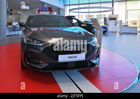 Gdansk, Pologne - 27 août 2022: Nouveau modèle de Ford Focus présenté dans la salle d'exposition automobile de Gdansk Banque D'Images