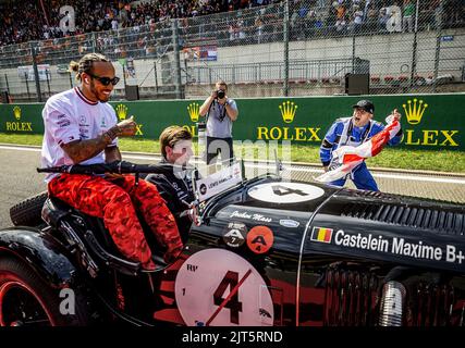 Spa, Belgique. 28th août 2022. SPA - Lewis Hamilton (Mercedes) pendant le défilé des pilotes avant le Grand Prix de Belgique F1 au circuit Spa-Francorchamps de 29 août 2022 à Spa, Belgique. REMKO DE WAAL crédit: ANP/Alamy Live News crédit: ANP/Alamy Live News Banque D'Images