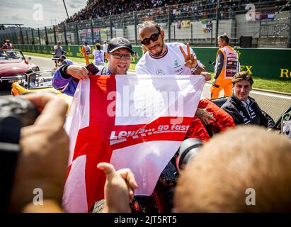 Spa, Belgique. 28th août 2022. SPA - Lewis Hamilton (Mercedes) pendant le défilé des pilotes avant le Grand Prix de Belgique F1 au circuit Spa-Francorchamps de 29 août 2022 à Spa, Belgique. REMKO DE WAAL crédit: ANP/Alamy Live News crédit: ANP/Alamy Live News Banque D'Images