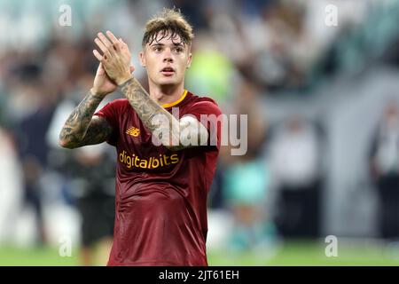 Nicola Zalewski de AS Roma gestes pendant la série Un match entre Juventus FC et comme Roma au stade Allianz sur 27 août 2022 à Turin, Italie . Banque D'Images