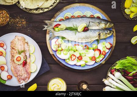 Cuisine méditerranéenne, plat traditionnel de poisson égyptien 'Feseekh' ou 'Fesikh'. C'est du poisson salé mangé pendant le festival Sam el-Nessim. Banque D'Images