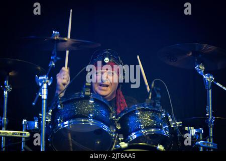 Trondheim, Norvège. 06th, août 2022. Le groupe norvégien de rock glam Wig WAM joue un concert à Trondheim Spektrum à Trondheim. Ici, le batteur Sporty est vu en direct sur scène. (Crédit photo: Gonzales photo - Tor Atle Kleven). Banque D'Images