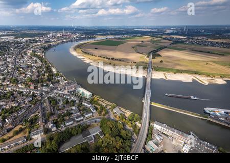 Vue aérienne, basse eau du Rhin sur la frontière de la ville entre Duisburg et au pont Uerdinger, Krefeld, région de la Ruhr, Rhénanie-du-Nord-Westphalie, Ger Banque D'Images