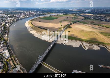 Vue aérienne, basse eau du Rhin sur la frontière de la ville entre Duisburg et au pont Uerdinger, Krefeld, région de la Ruhr, Rhénanie-du-Nord-Westphalie, Ger Banque D'Images