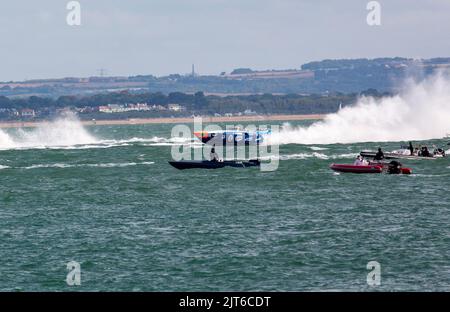 Cowes, Royaume-Uni. 28th août 2022. Courses de bateaux à moteur dans la course de Cowes Torquay Cowes 2022 à Cowes Isle of Wight, Credit: Martin Augustus/Alay Live News Banque D'Images